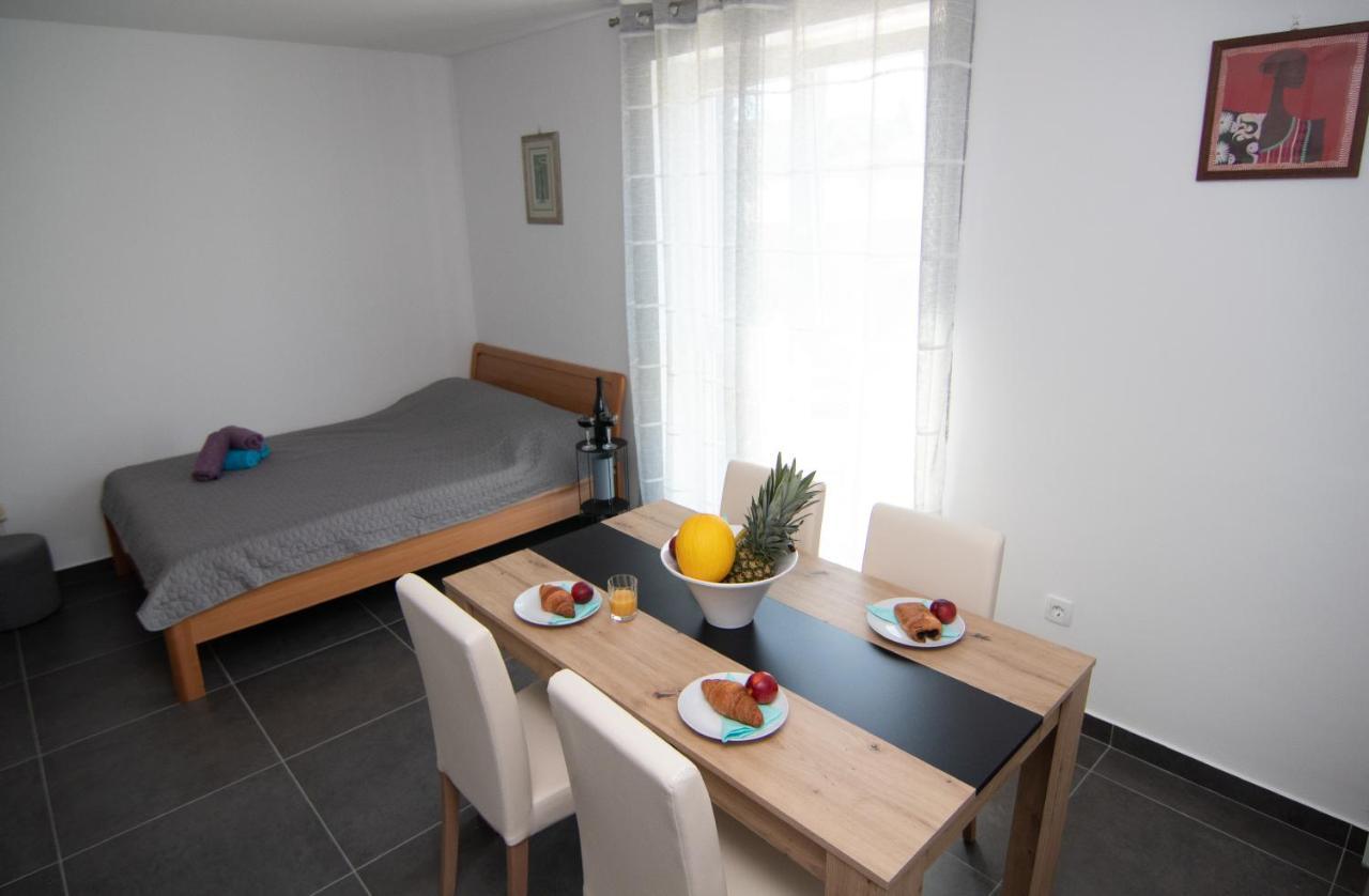 Valkane Beach Studio Apartment PUY Exterior foto